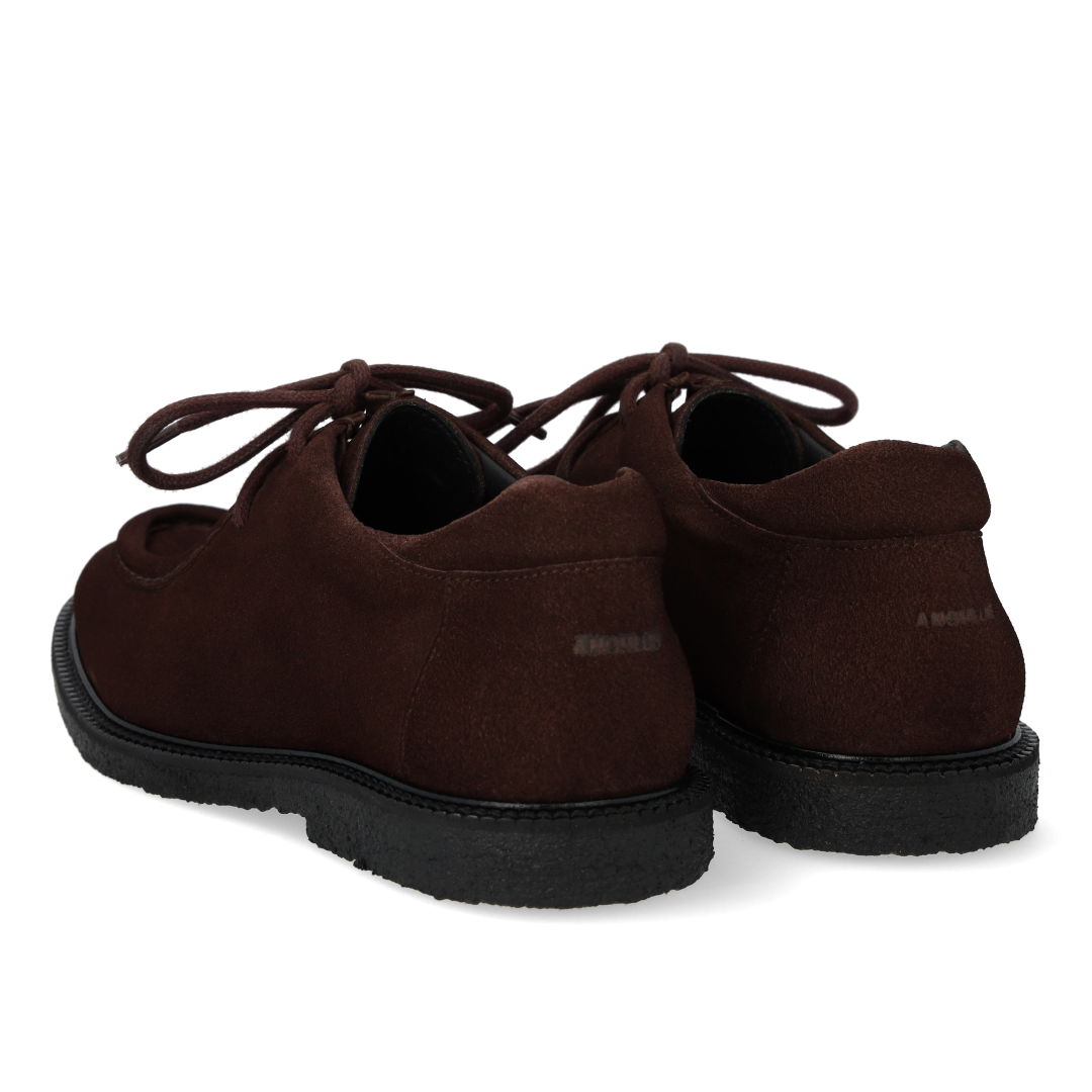 Lace-up shoes
