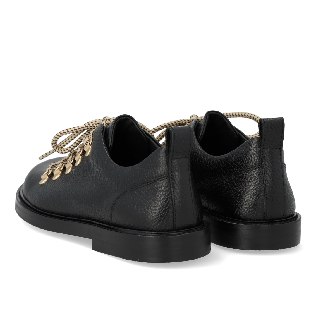 Lace-up shoes