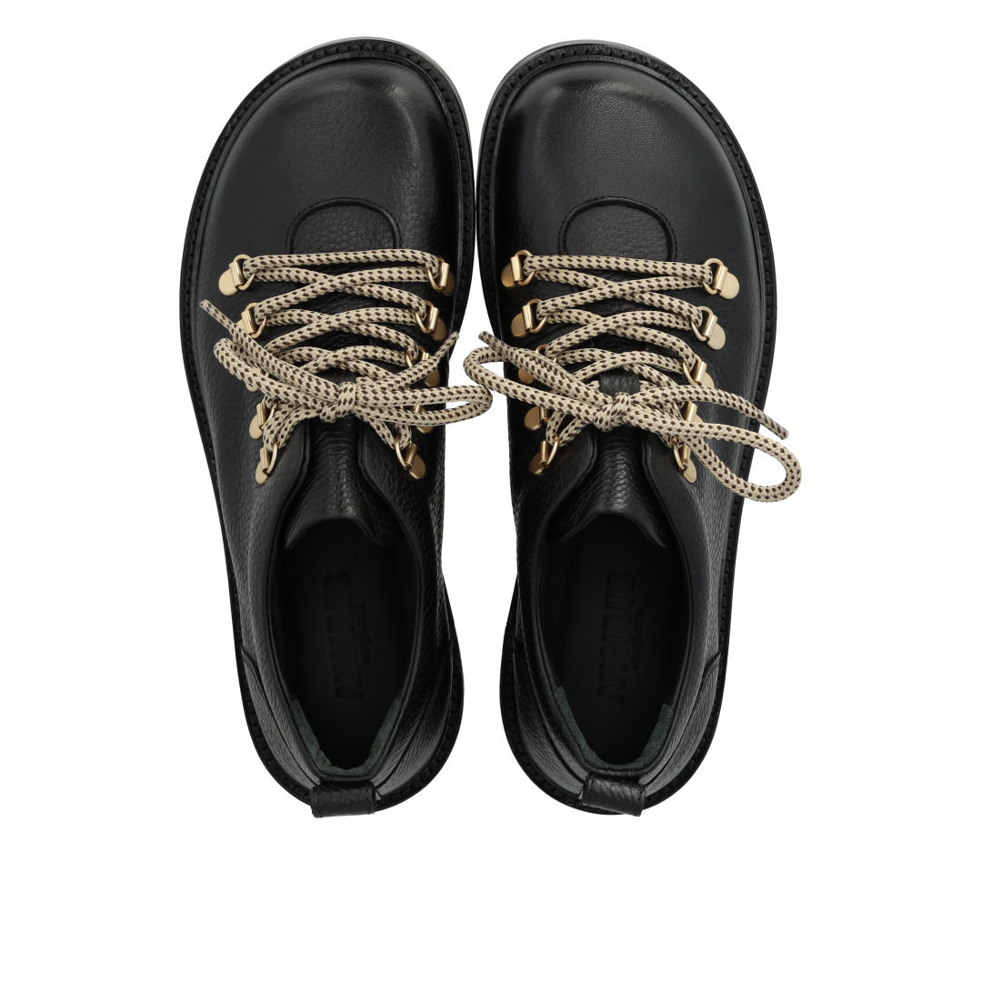 Lace-up shoes