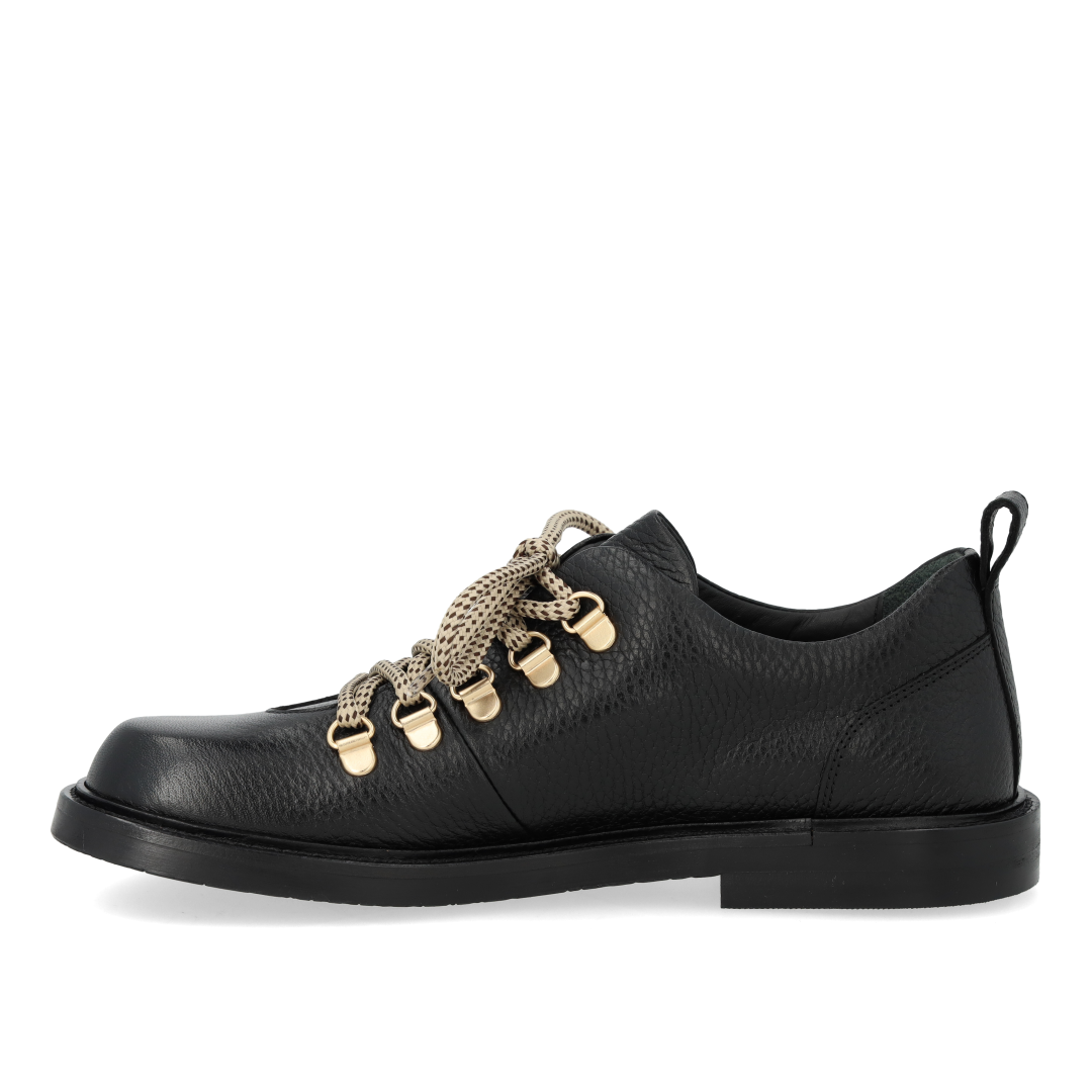 Lace-up shoes