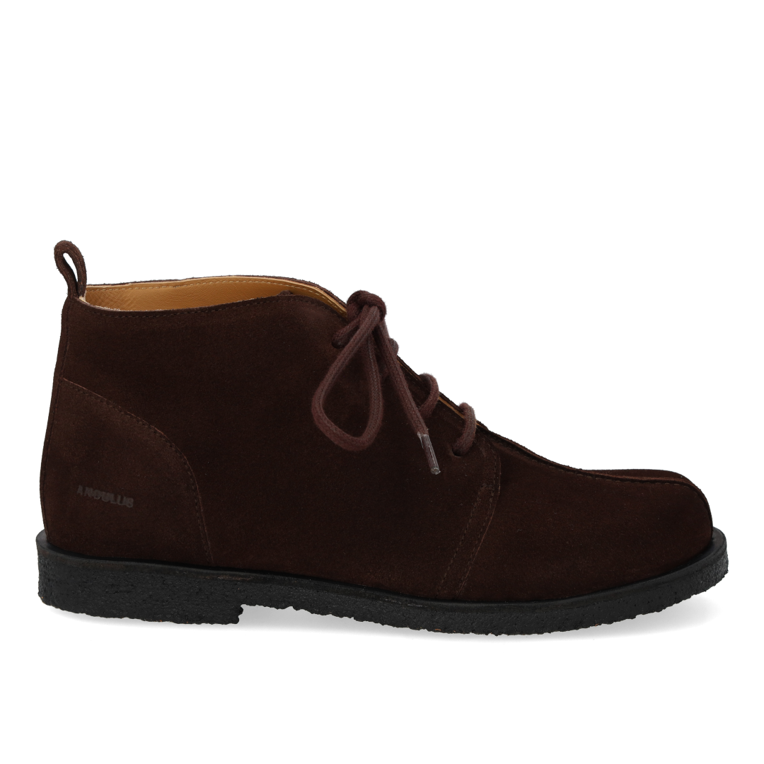 Lace-up shoes