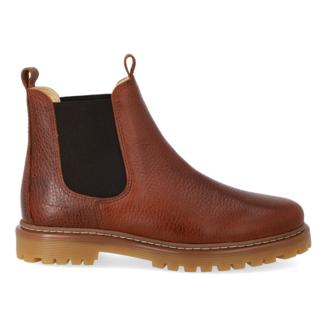 Chelsea boot with track sole