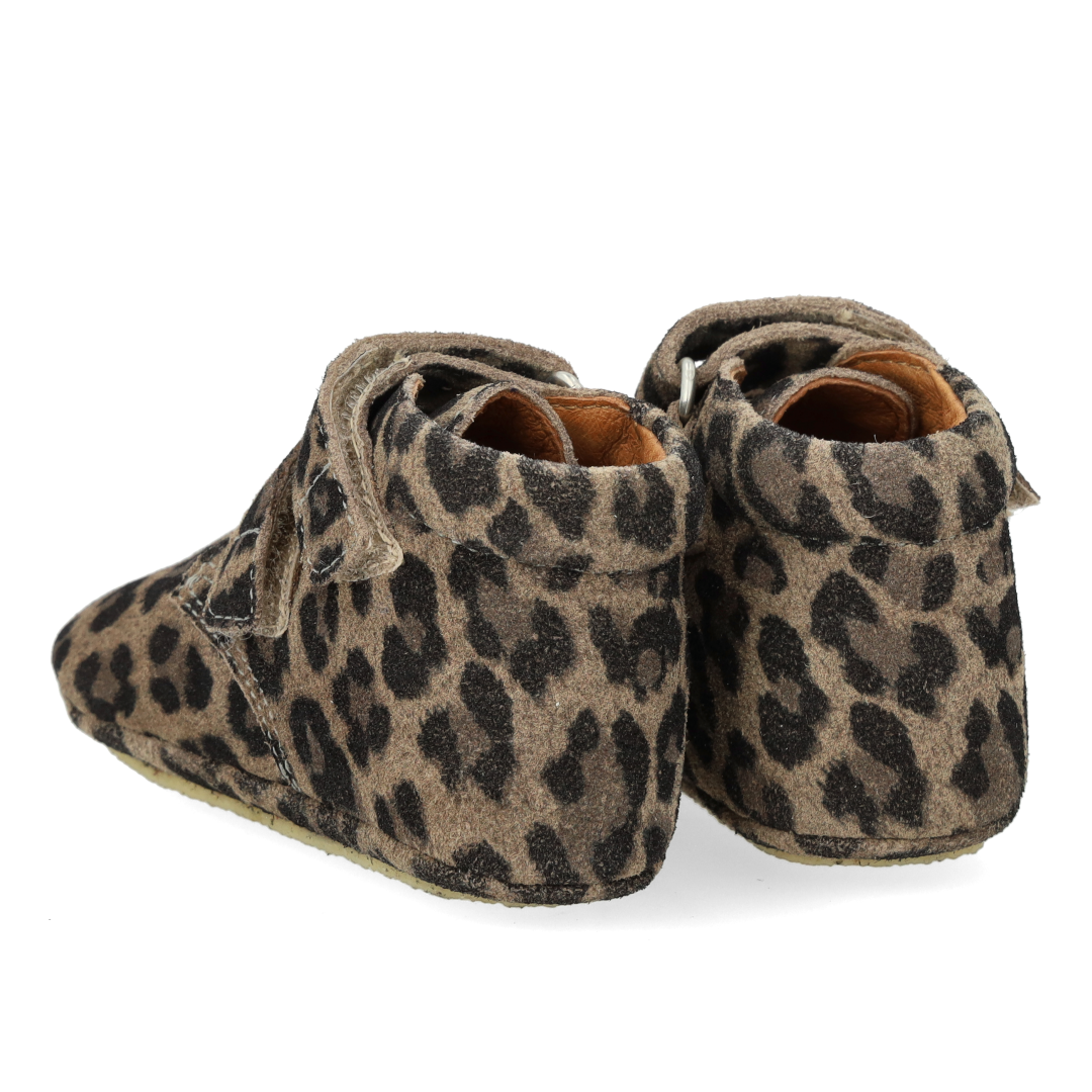 Soft and flexible prewalker leather shoes