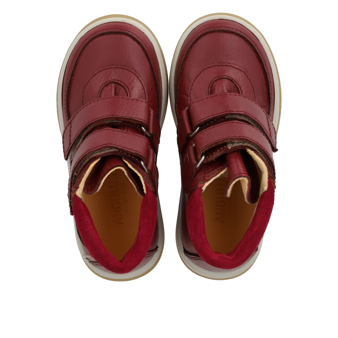 High-top TEX-sneaker with a patent-leather heart