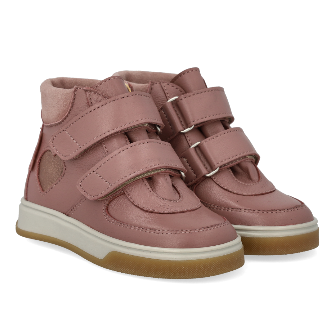 High-top TEX sneaker with patent heart