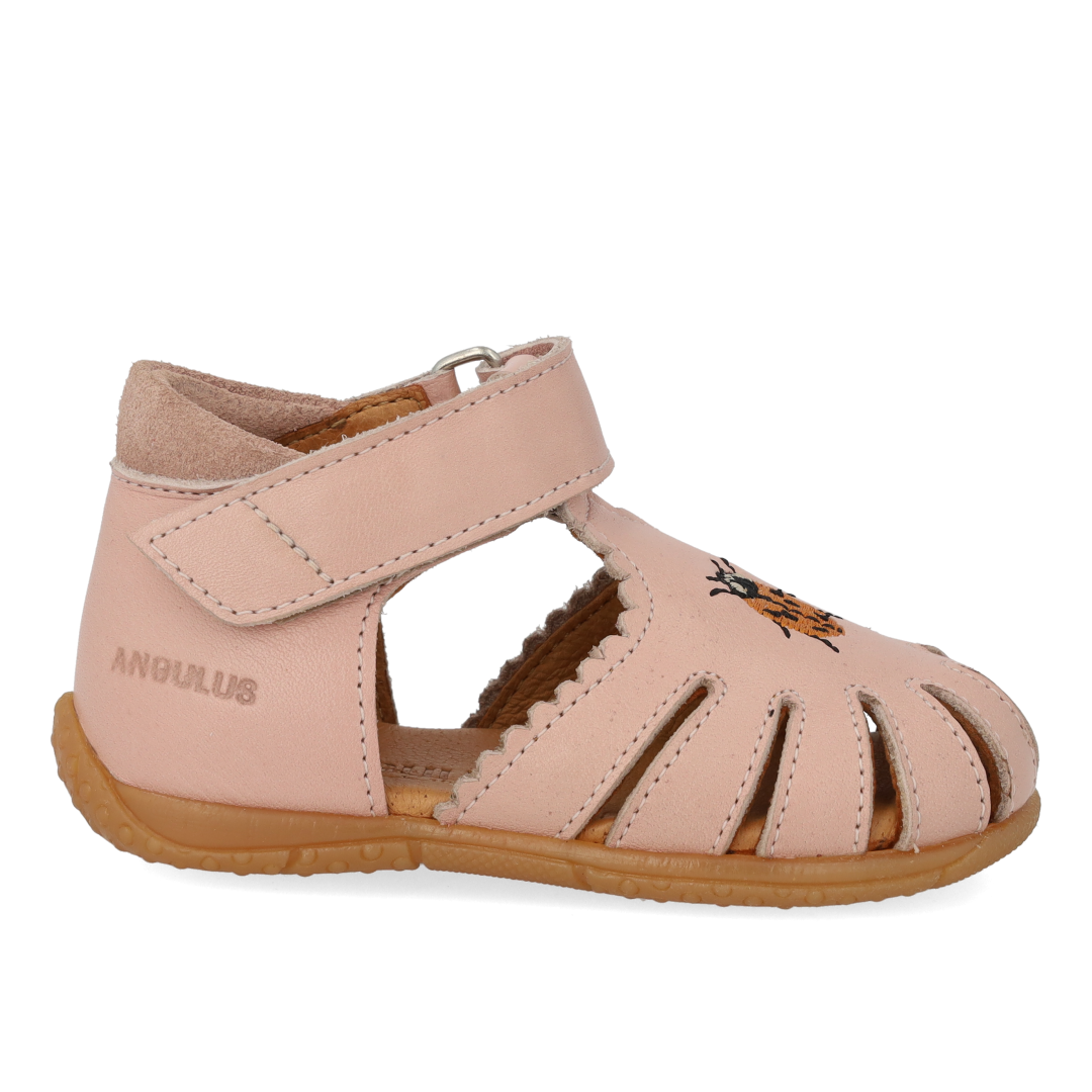 Sandal with embroidery