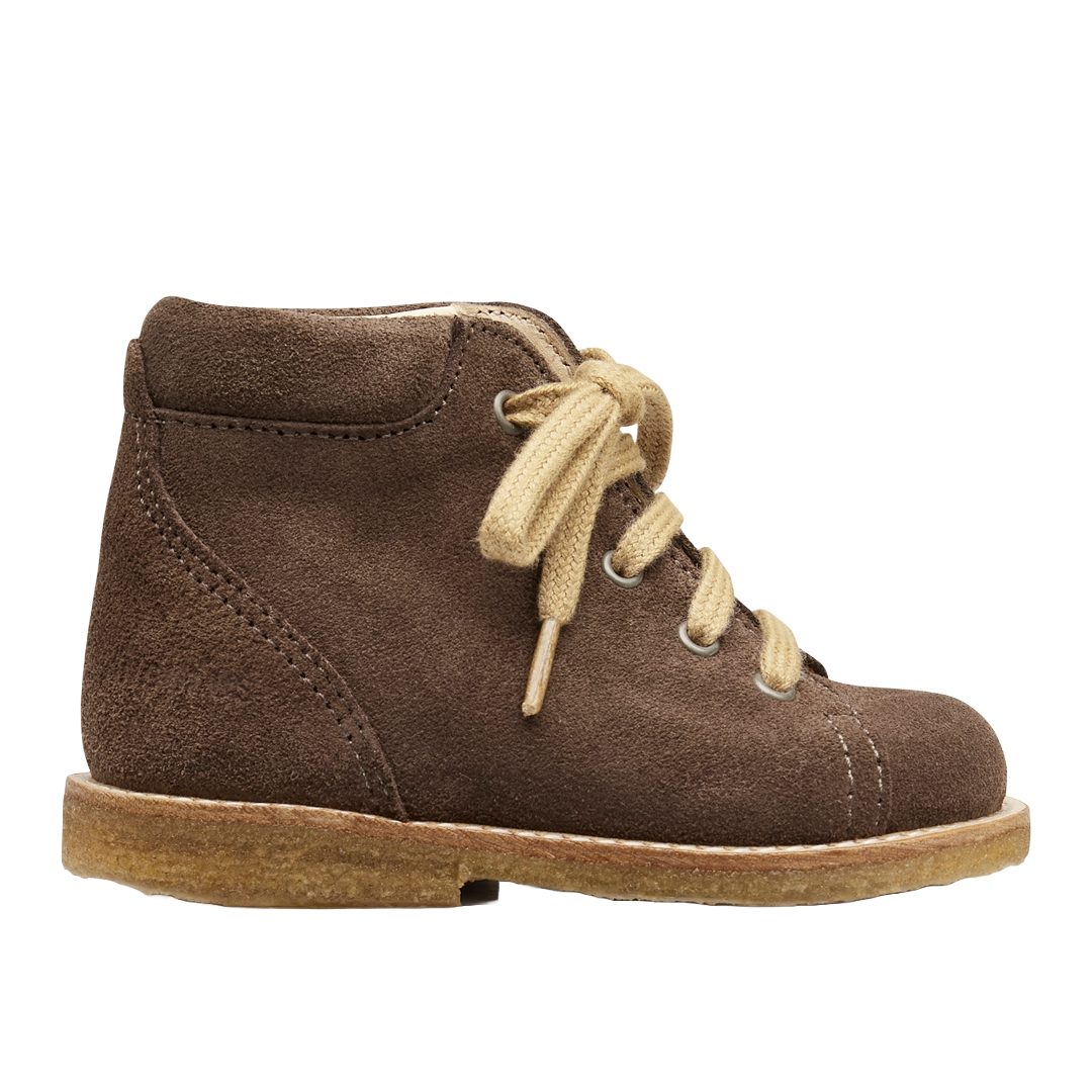 Classic lace-up shoes