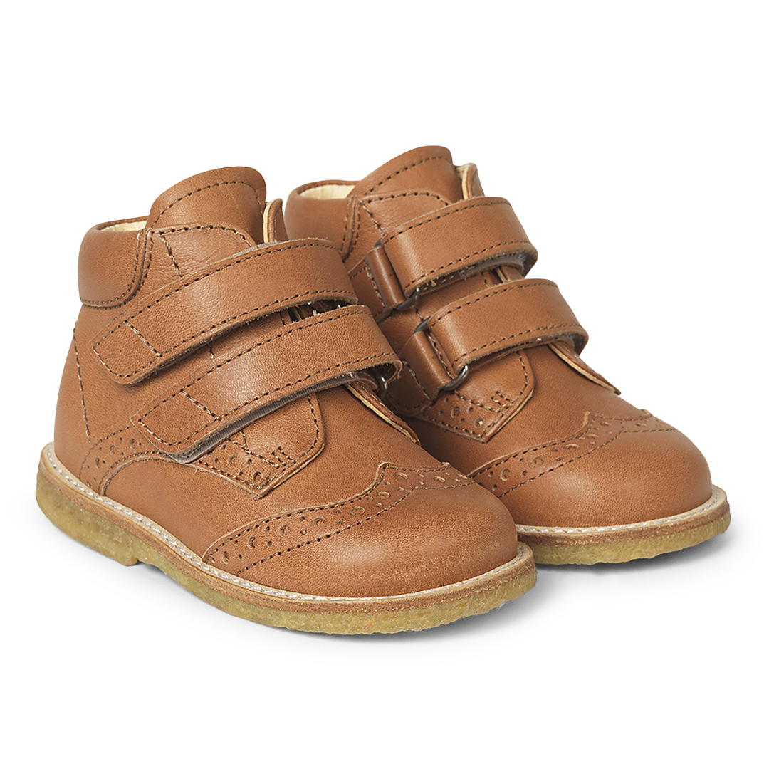 Toddler shoes with Velcro closure