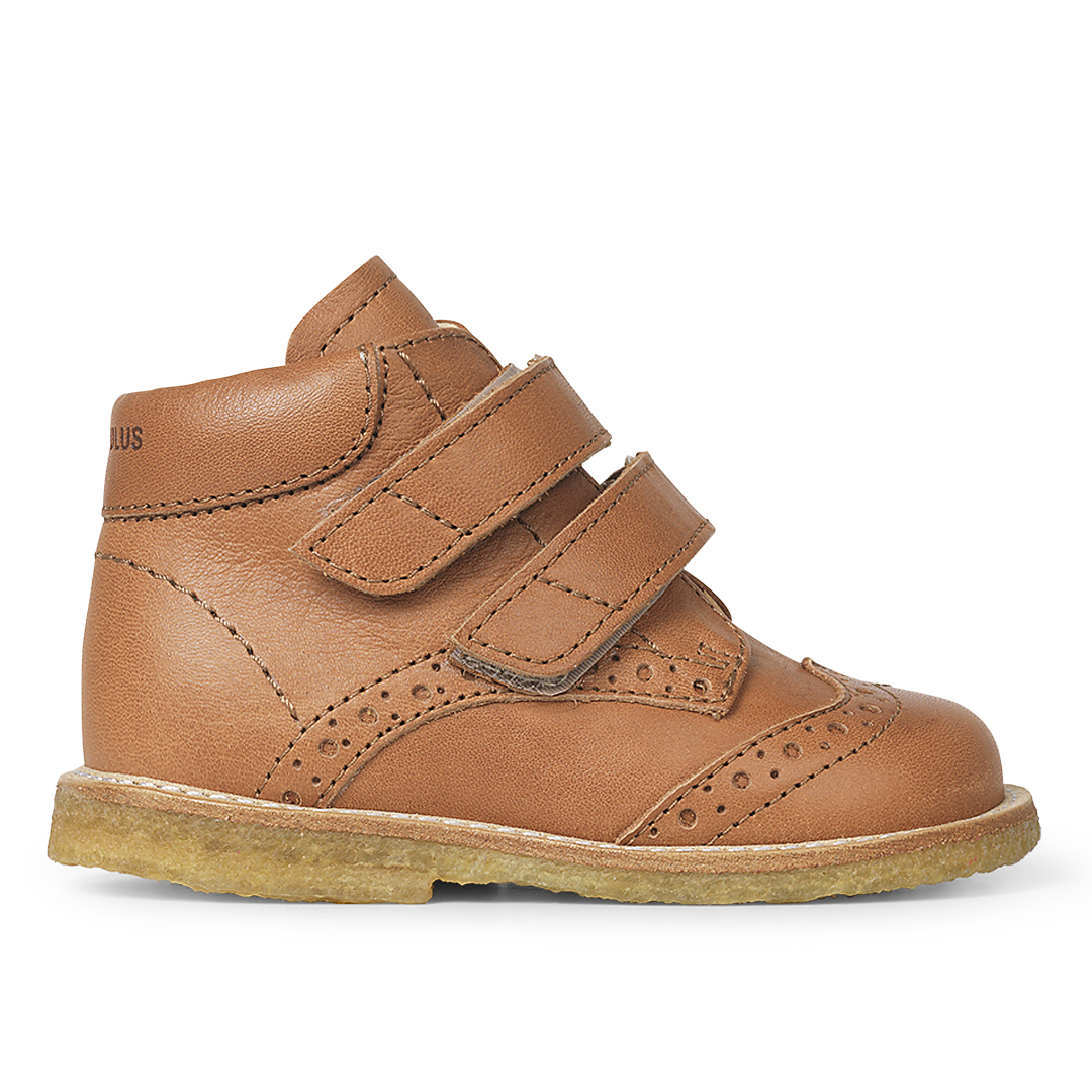 Toddler shoes with Velcro closure