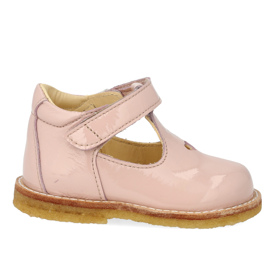 Classic tulle shoe with cut-out heart motif