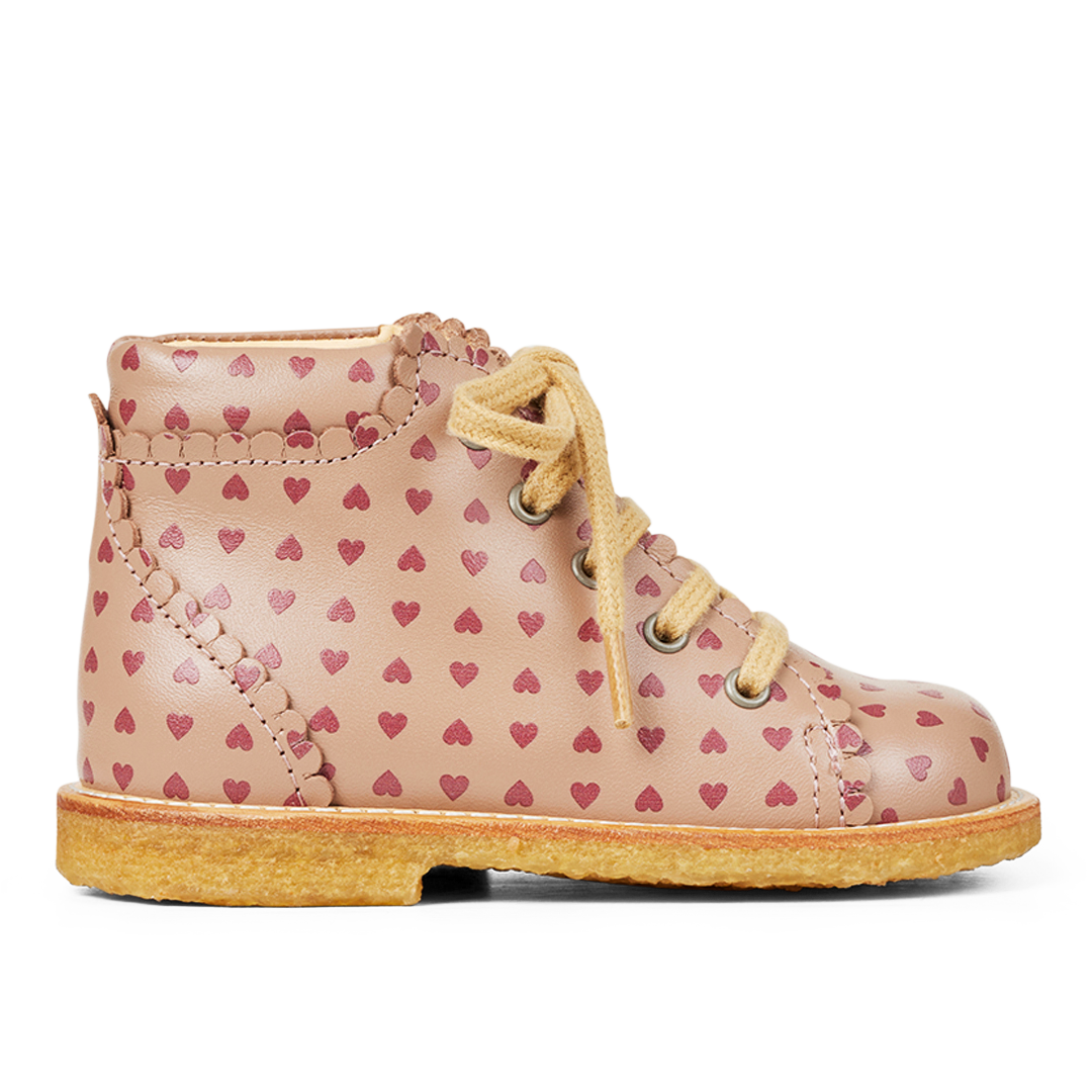 Classic lace-up shoes with hearts