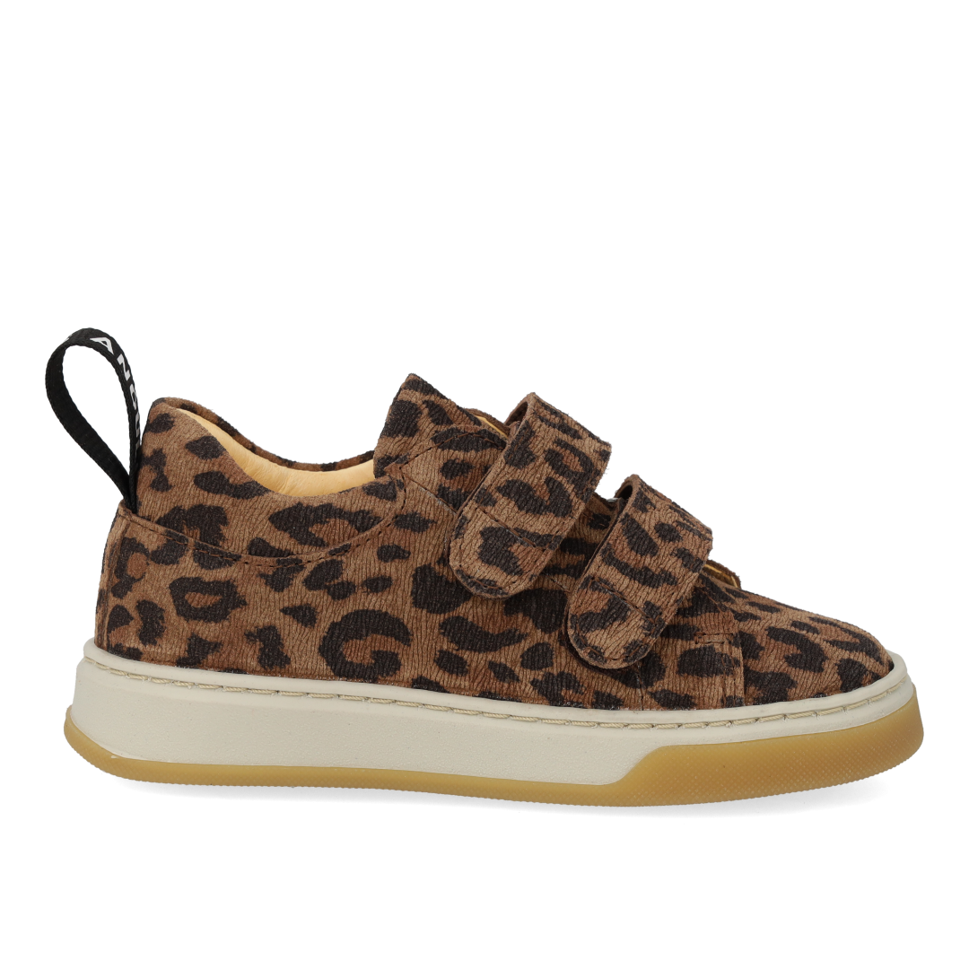 Sneaker with logo tape and Velcro