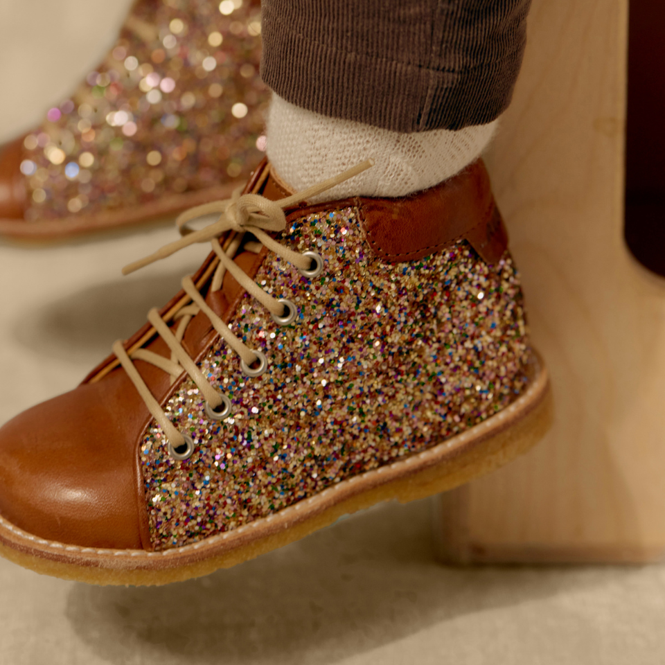 Classic toddler lace-up shoes with sparkling glitter