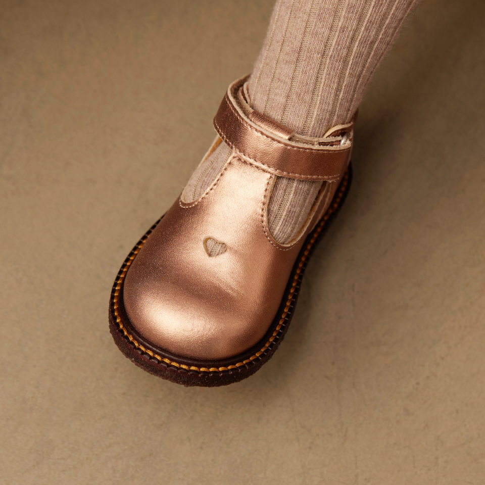 Classic tulle shoe with cut-out heart motif
