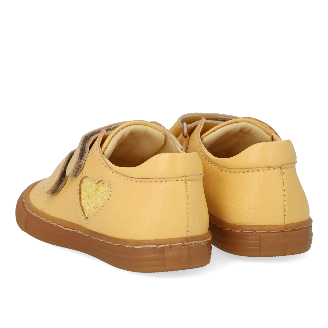 Toddler sneaker with sparkling glitter heart