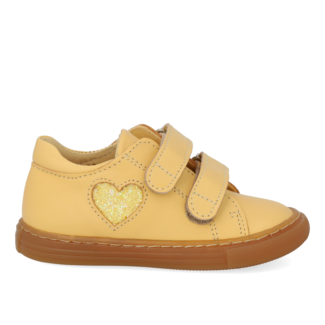 Toddler sneaker with sparkling glitter heart