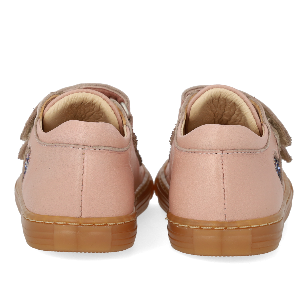 Toddler sneaker with sparkling glitter heart