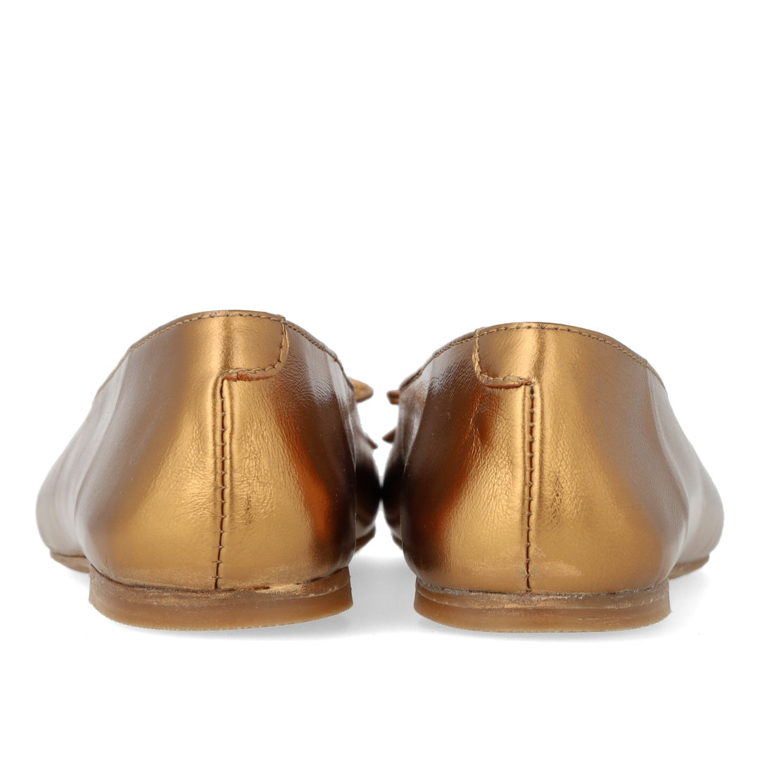 Leather ballerina with bow detail
