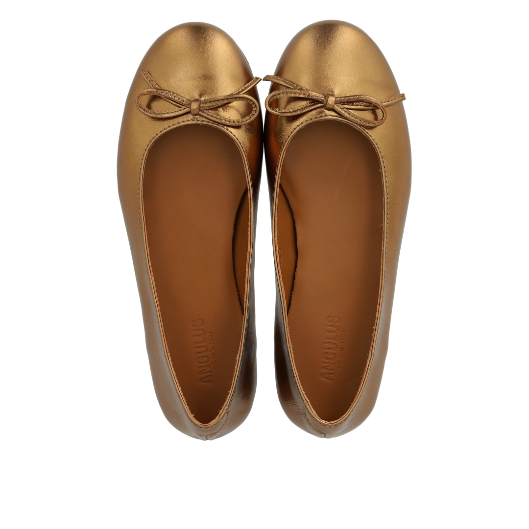 Leather ballerina with bow detail