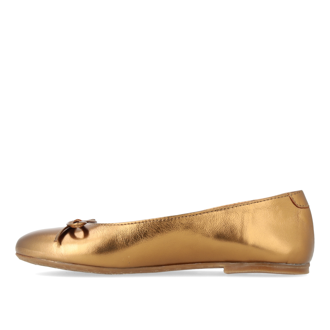 Leather ballerina with bow detail