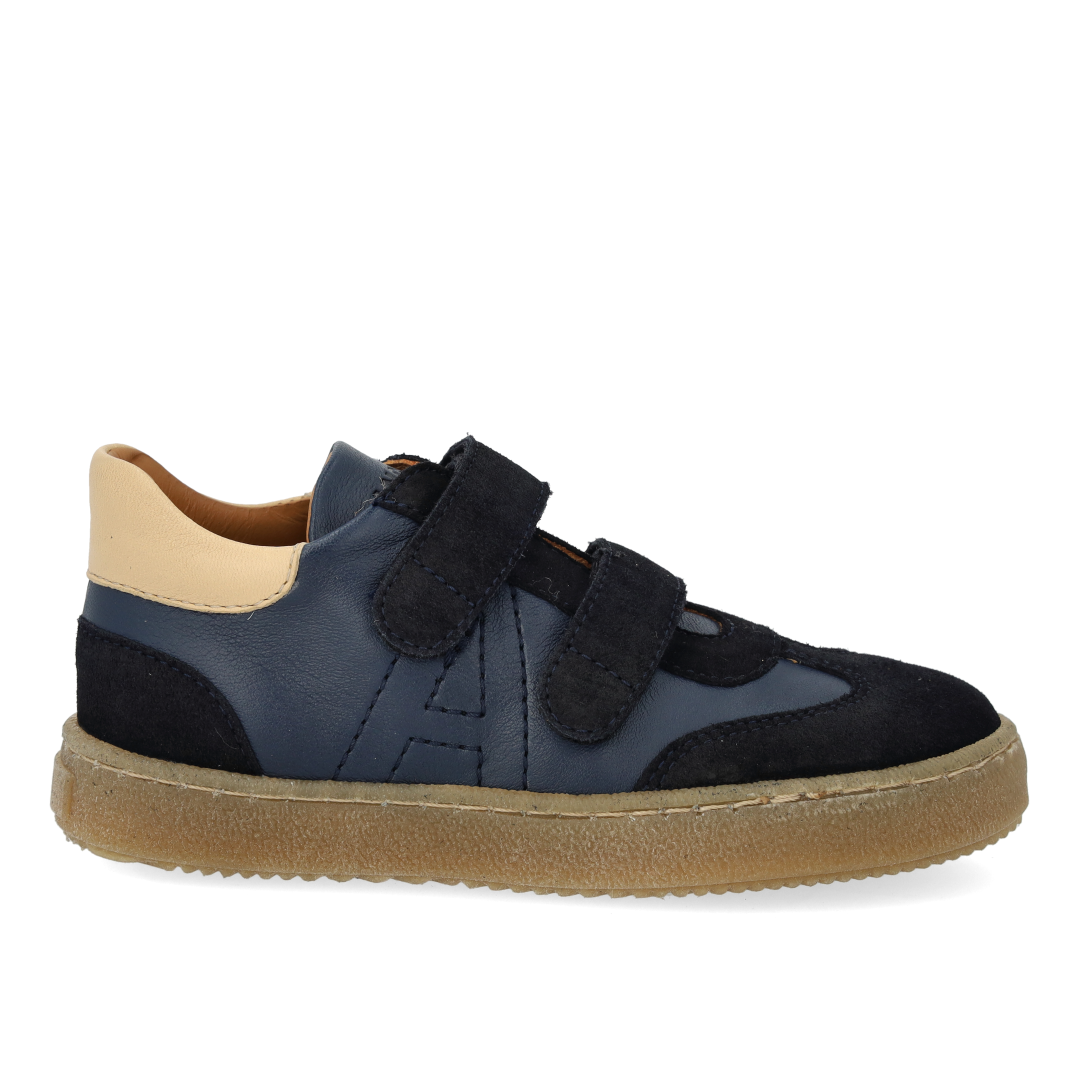 Sporty colour-block sneaker