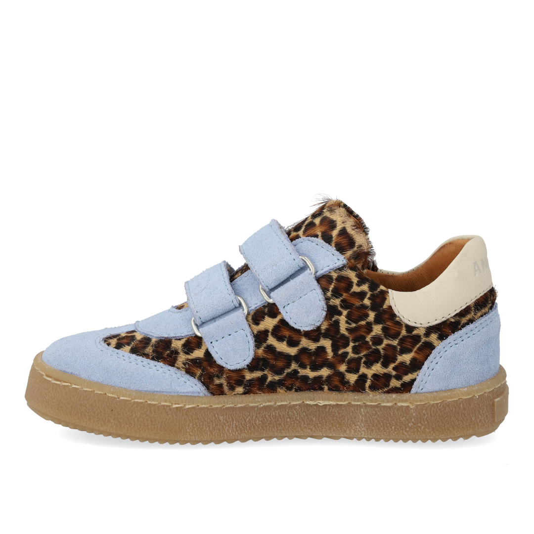 Court-style sneaker with pony hair