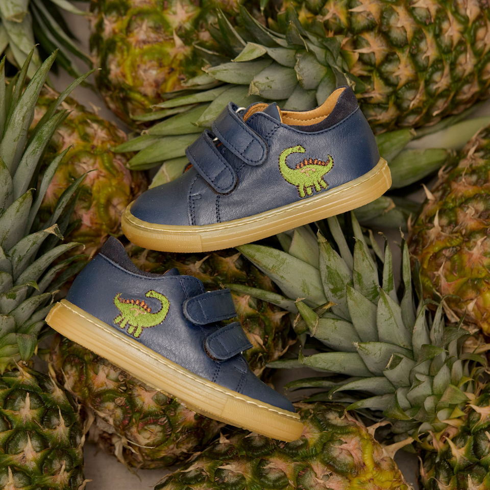 Sneaker with dino embroidery