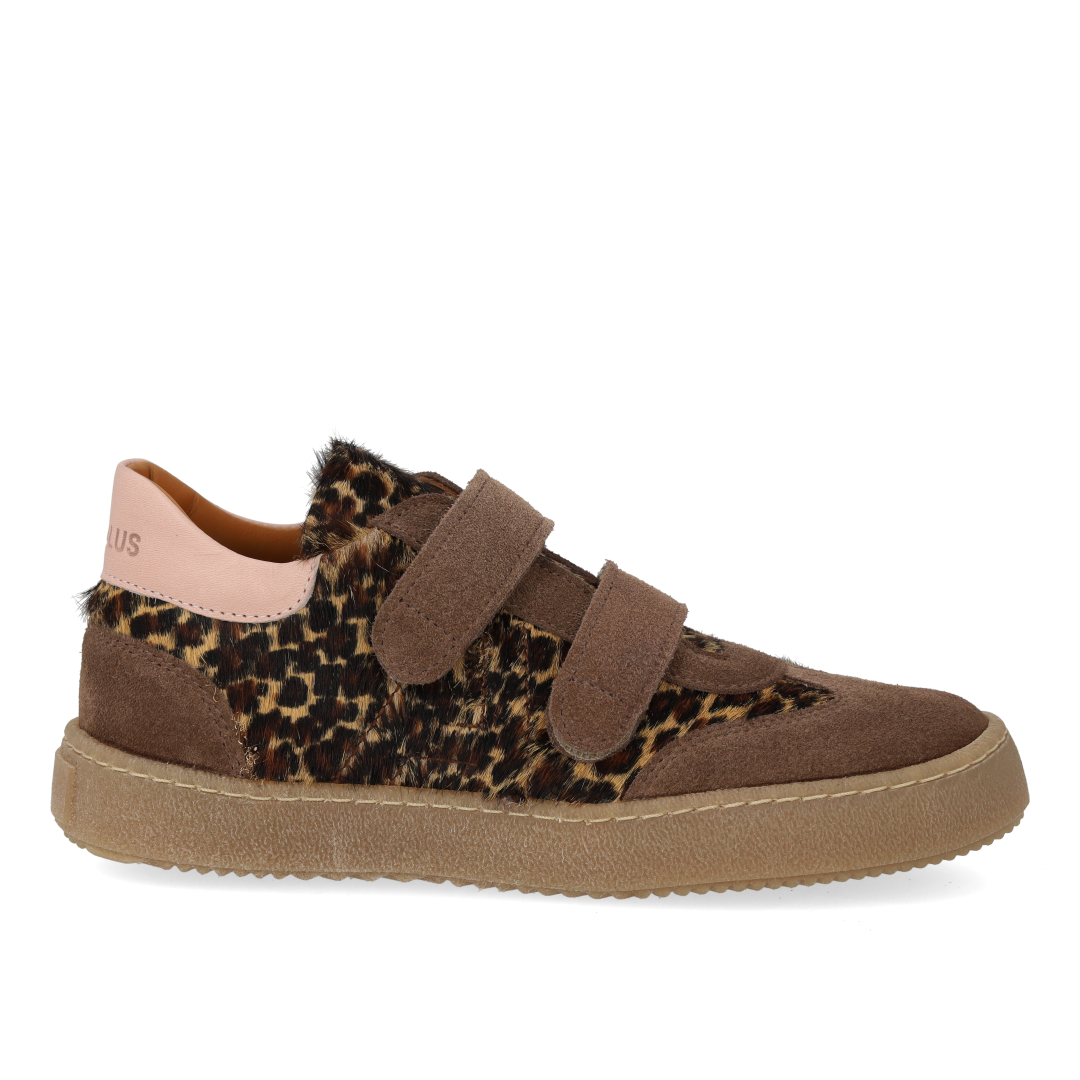 Court-style sneaker with pony hair