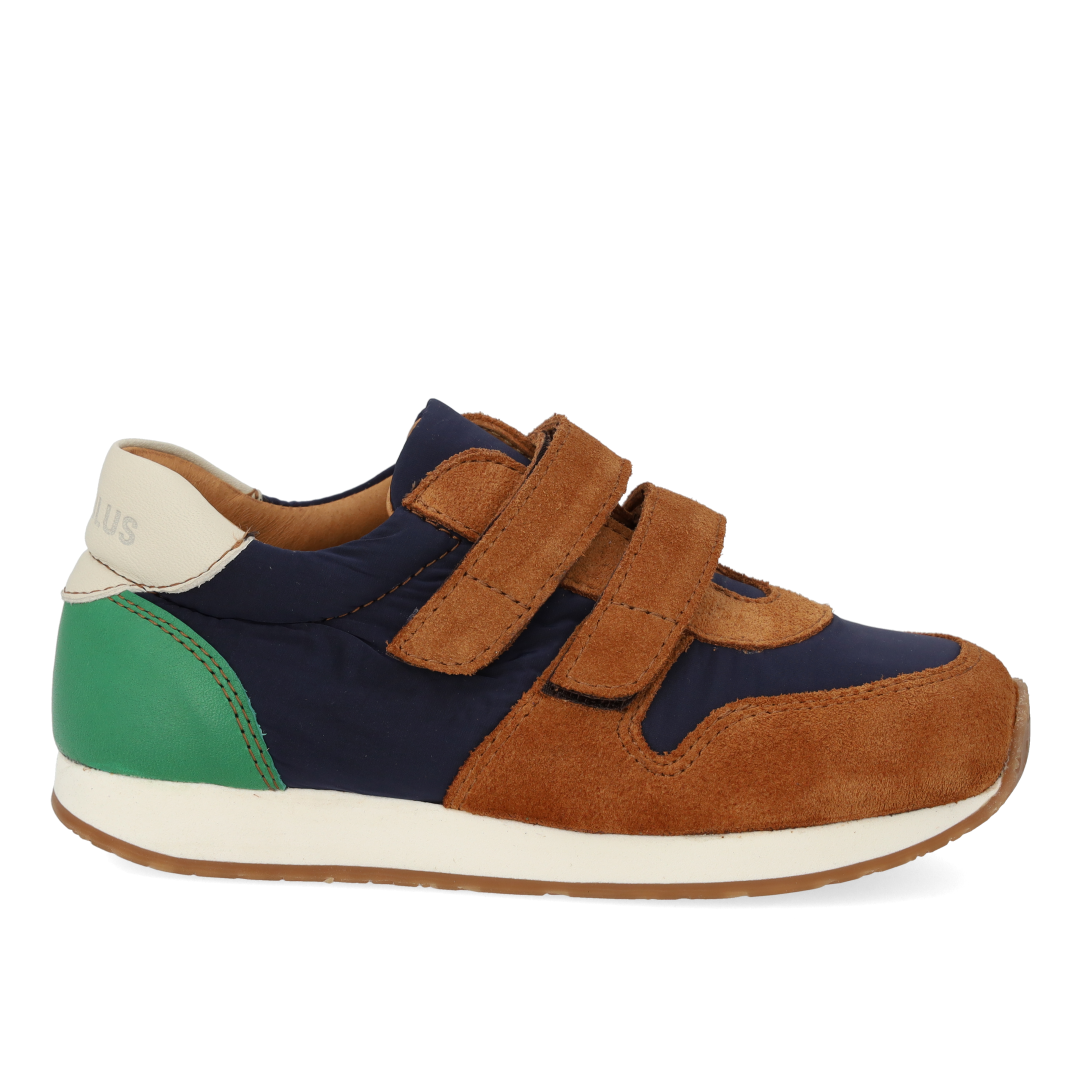 Running style sneaker
