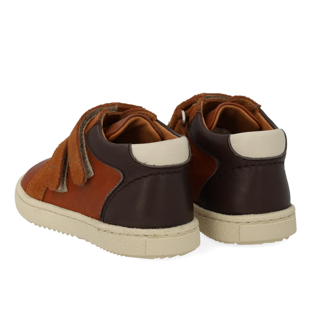 Mid-cut sneaker