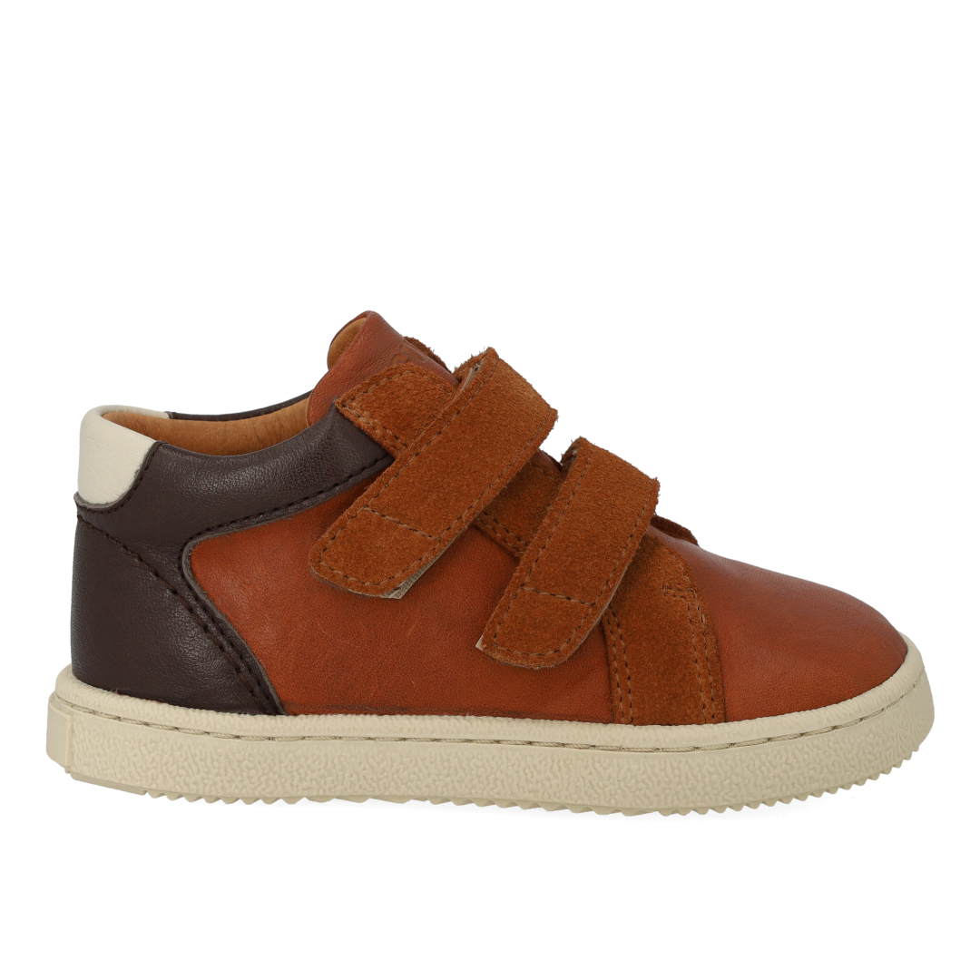 Mid-cut sneaker