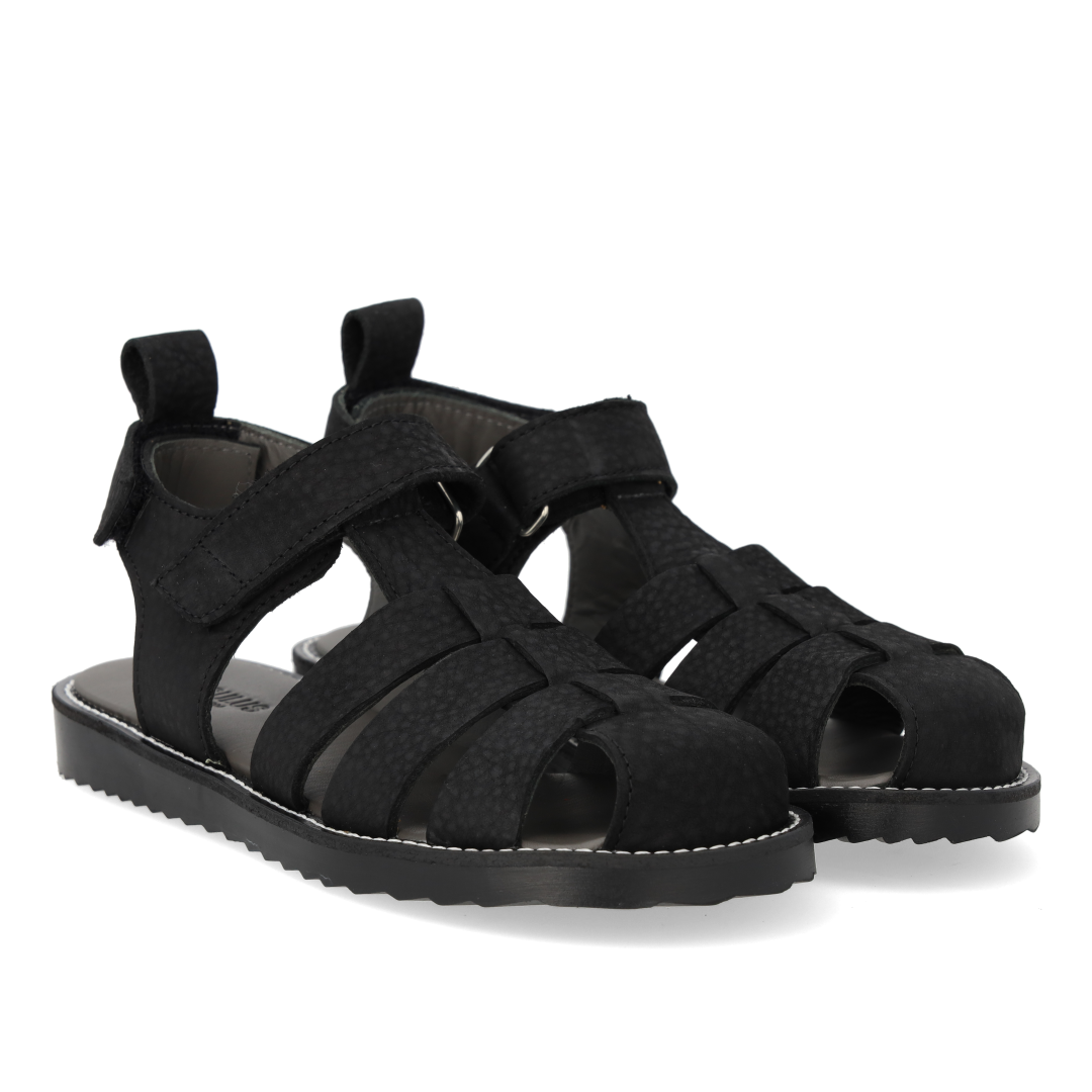 Sandal with closed toe and double velcro