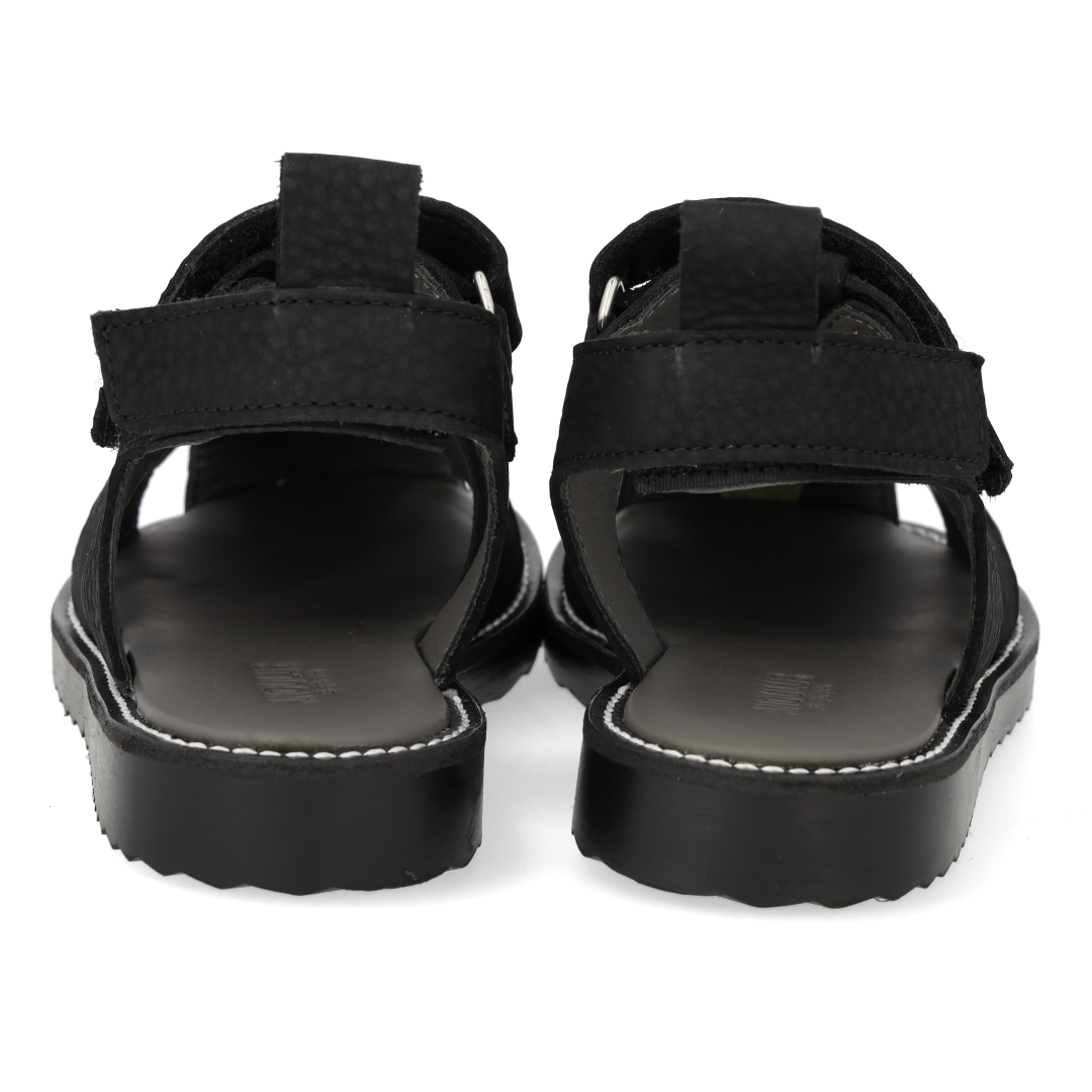 Sandal with closed toe and double velcro
