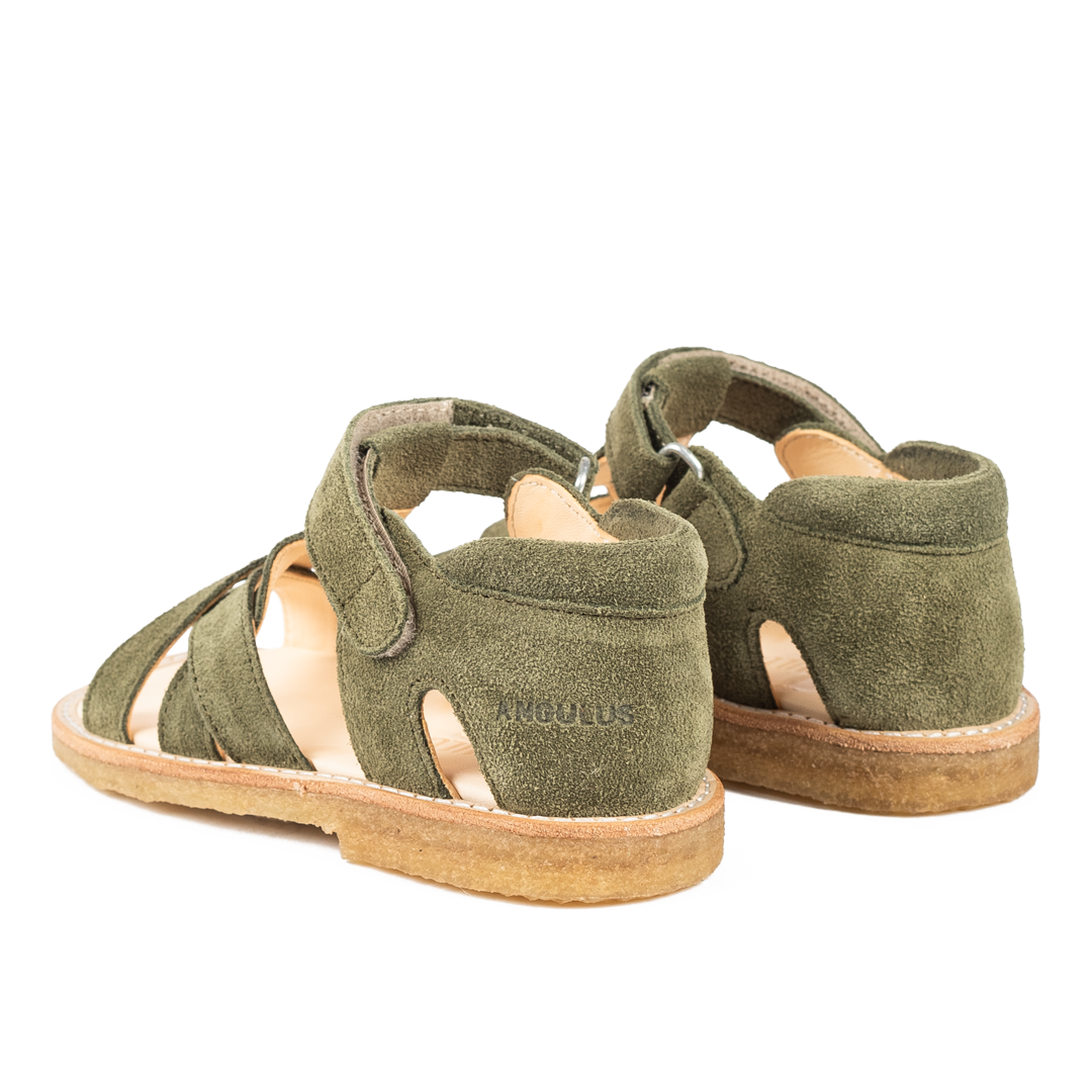 Criss-cross sandal with open toe and Velcro closure