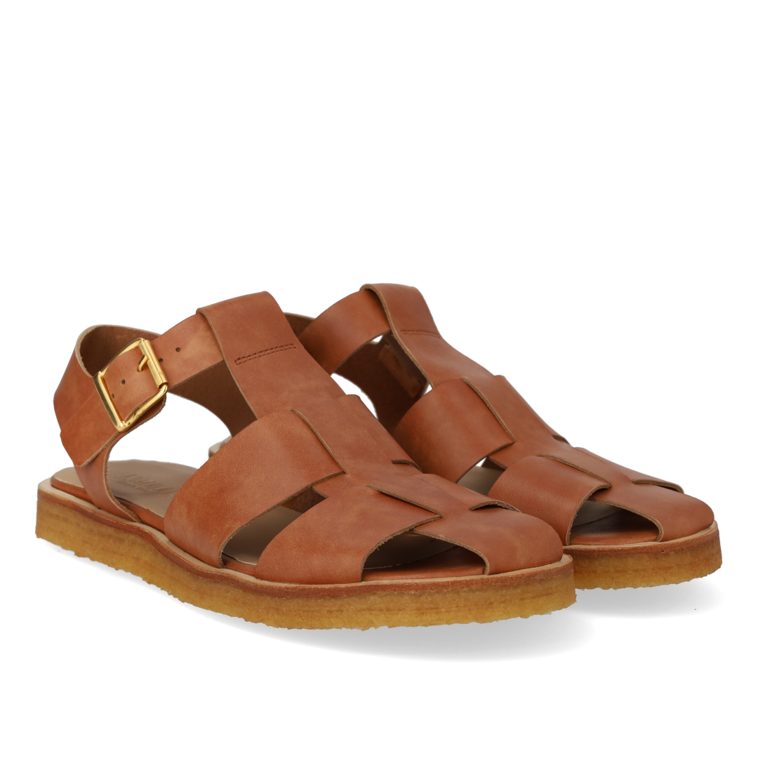 Strap sandal with buckle