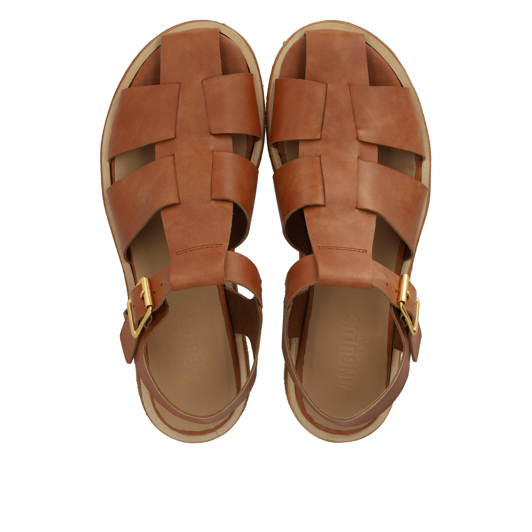 Strap sandal with buckle