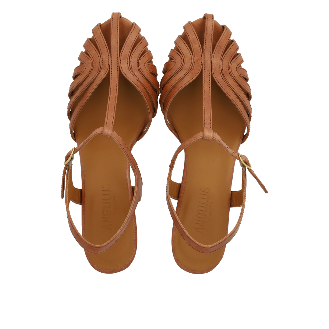 High-heeled sandal with beautiful organic front detail