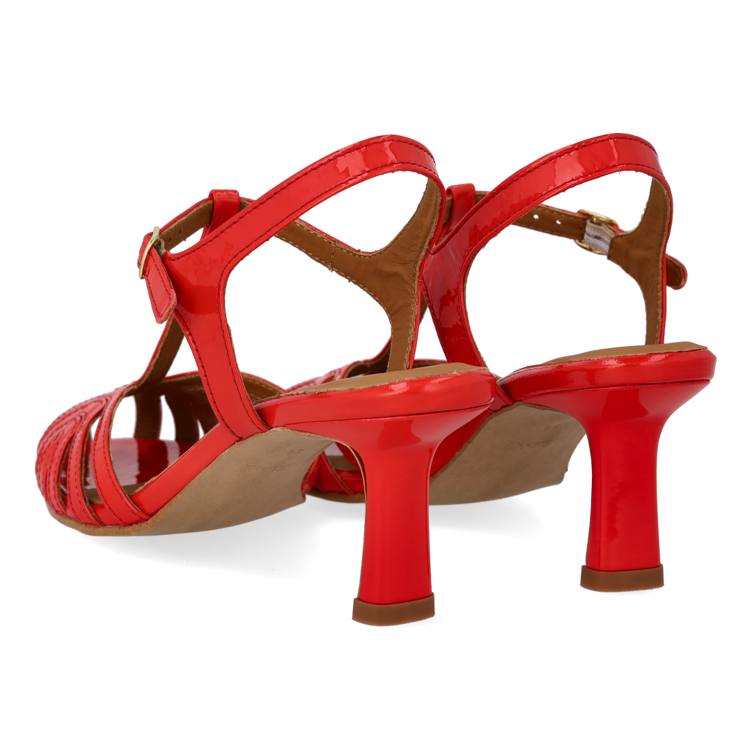 High-heeled sandal with beautiful organic front detail