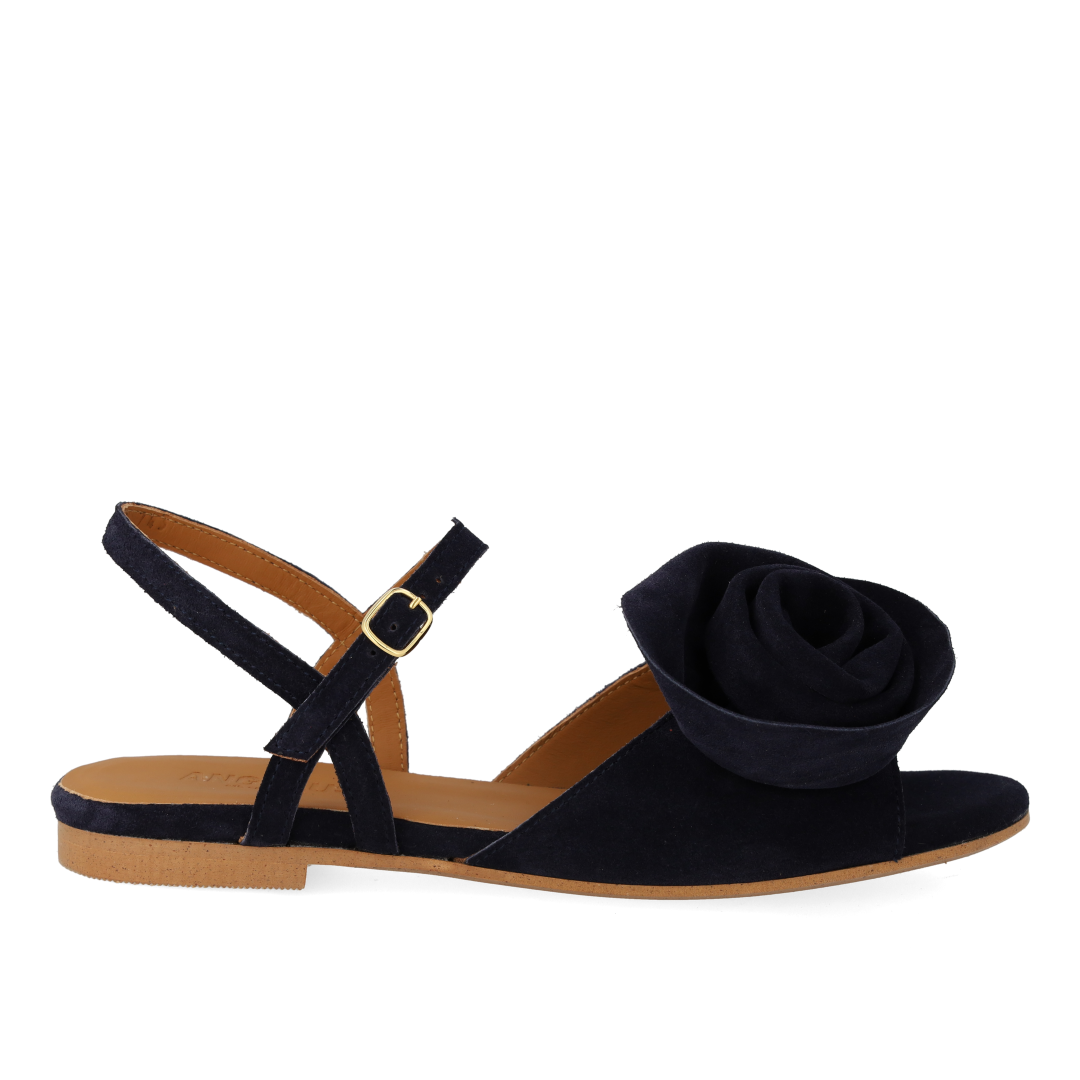 Sandal with voluminous rose detail