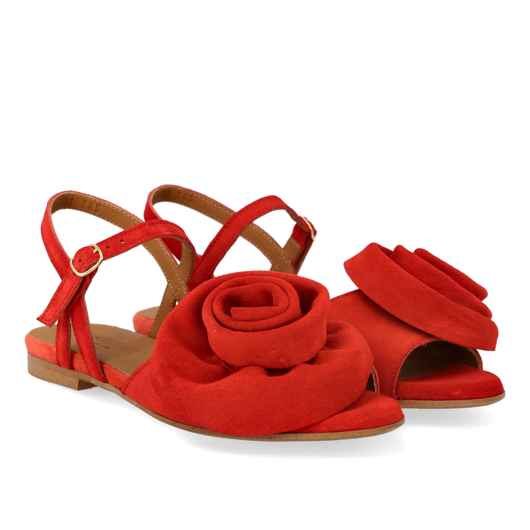 Sandal with voluminous rose detail