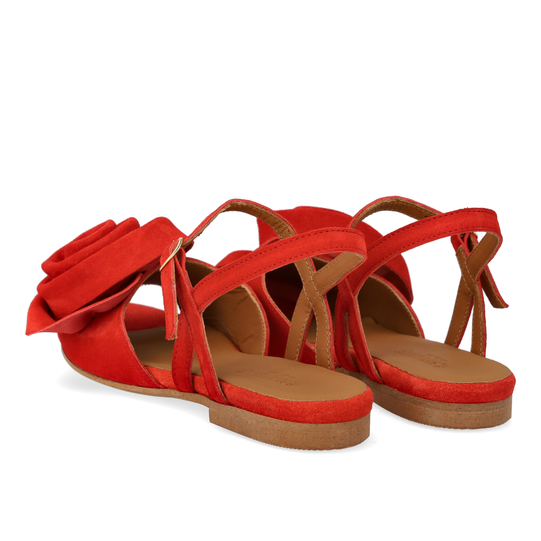 Sandal with voluminous rose detail