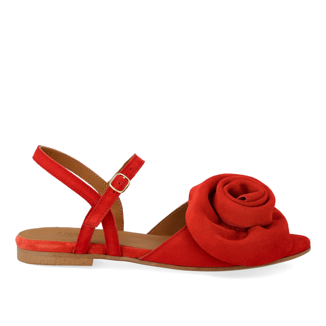 Sandal with voluminous rose detail