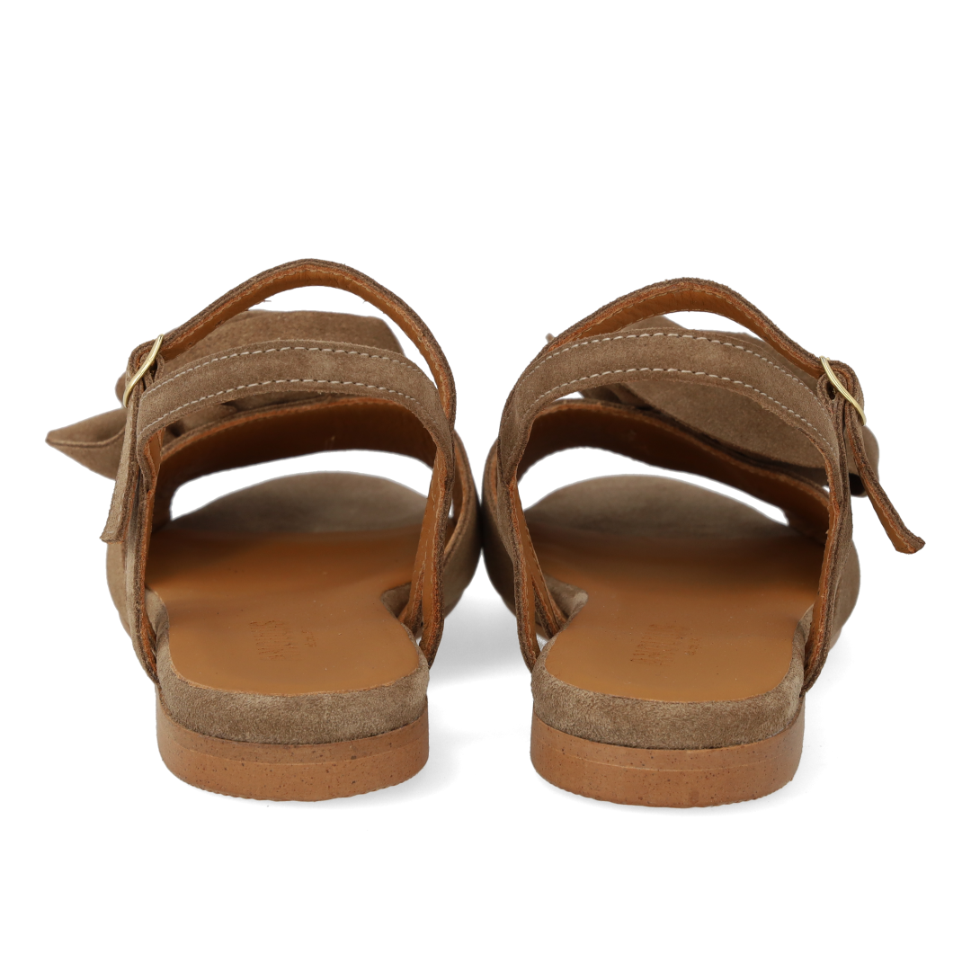 Sandal with voluminous rose detail