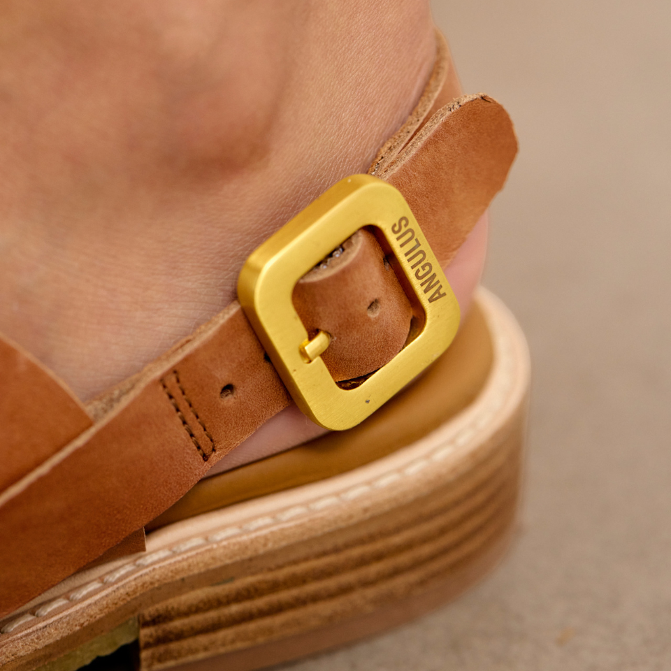 Strap sandal with logo buckle