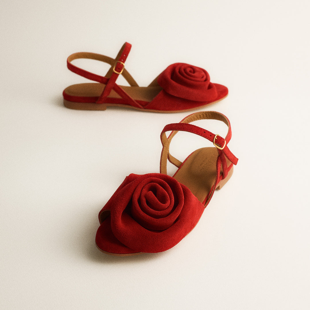 Sandal with voluminous rose detail