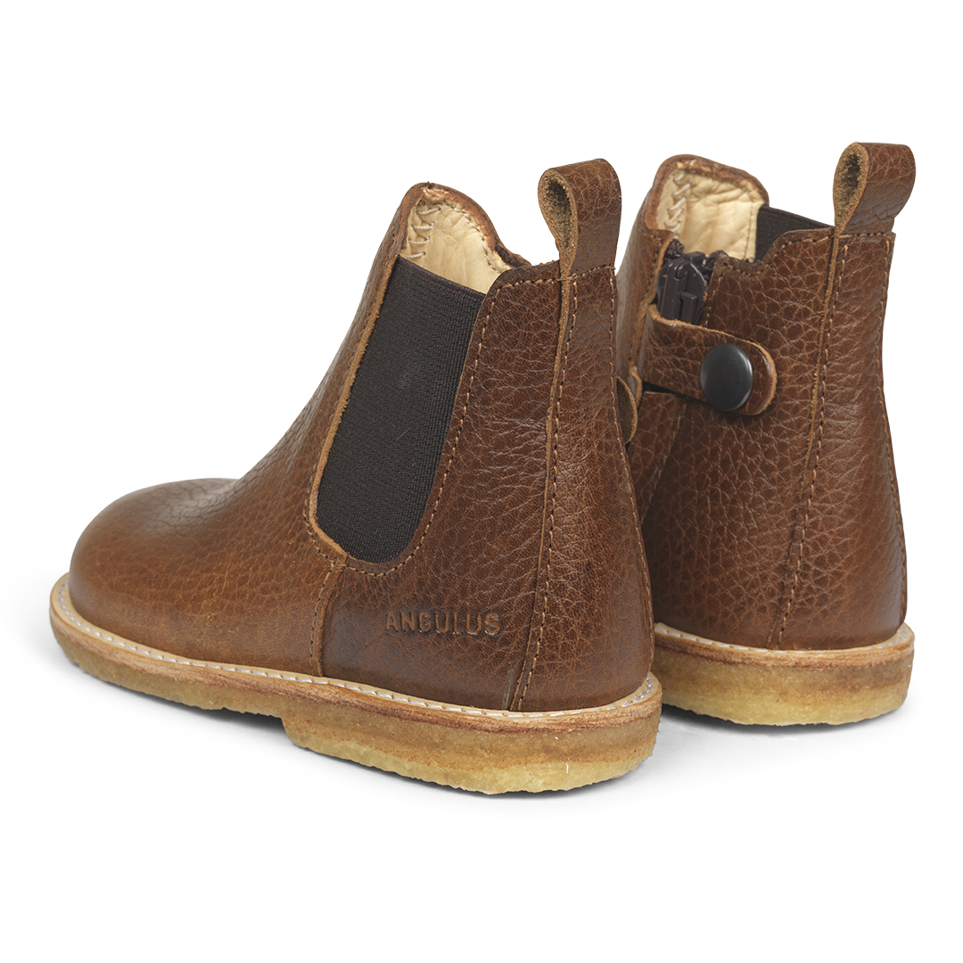 Classic chelsea boot with elastic and zipper