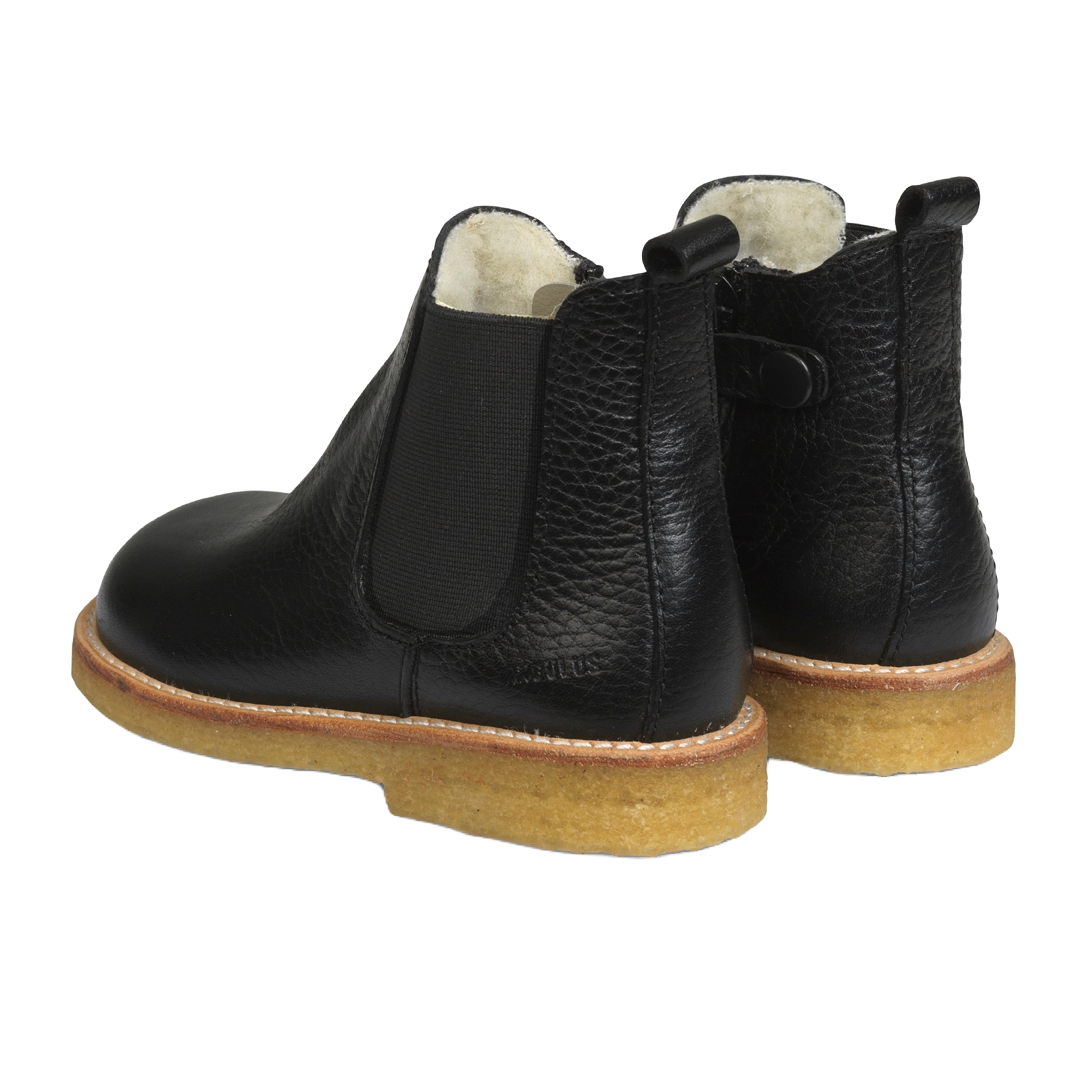 Boot with wool lining