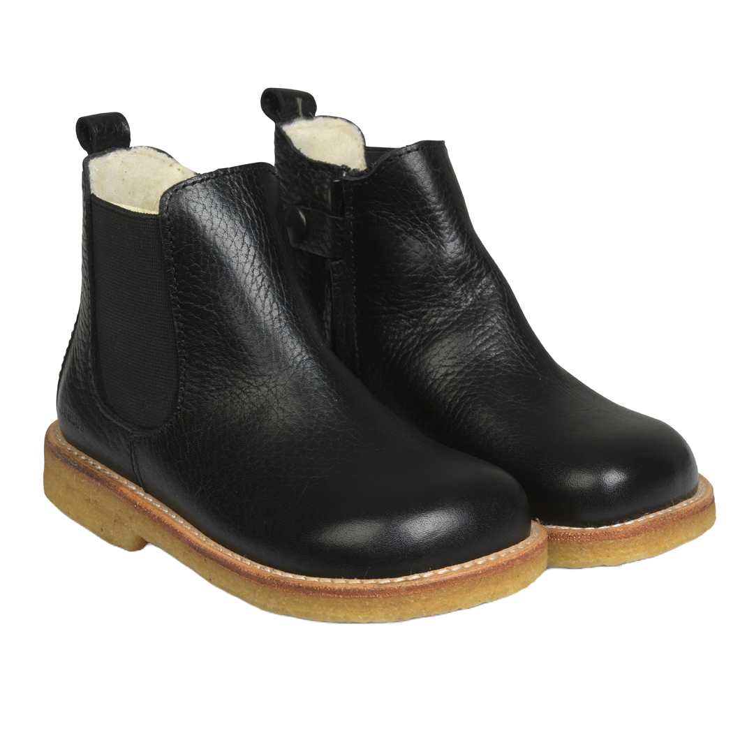 Boot with wool lining