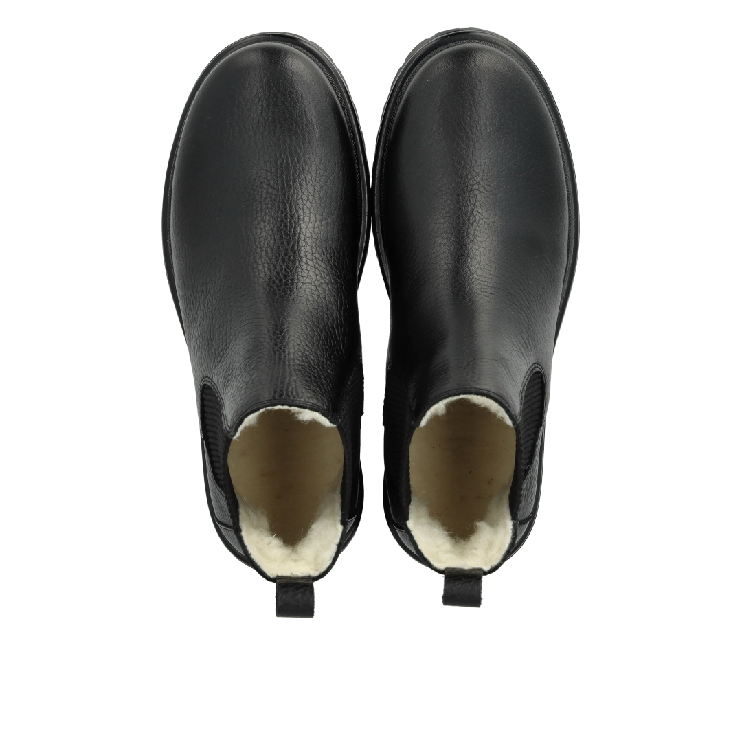 Boot with track sole and wool lining