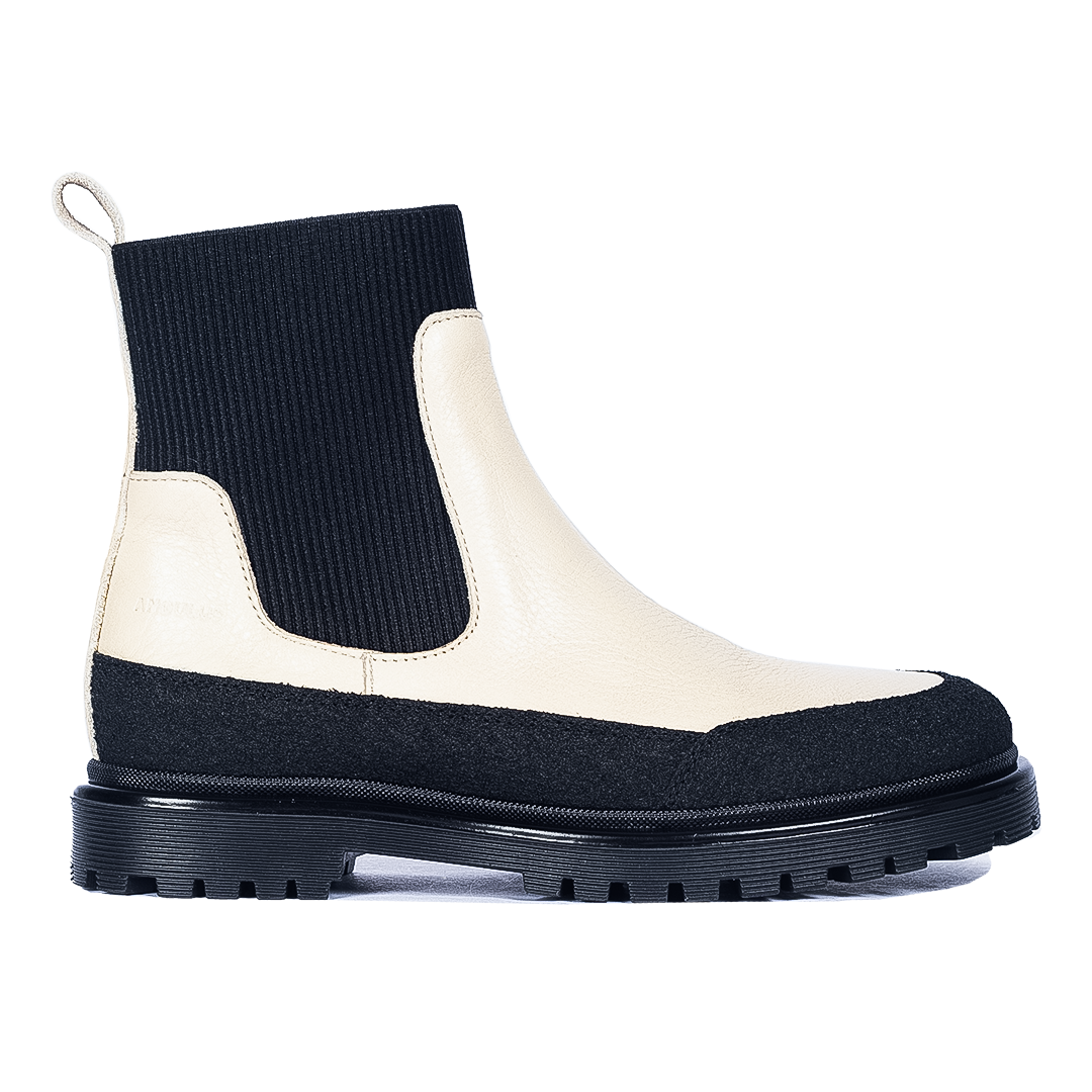Ankle boot with elastic and track sole